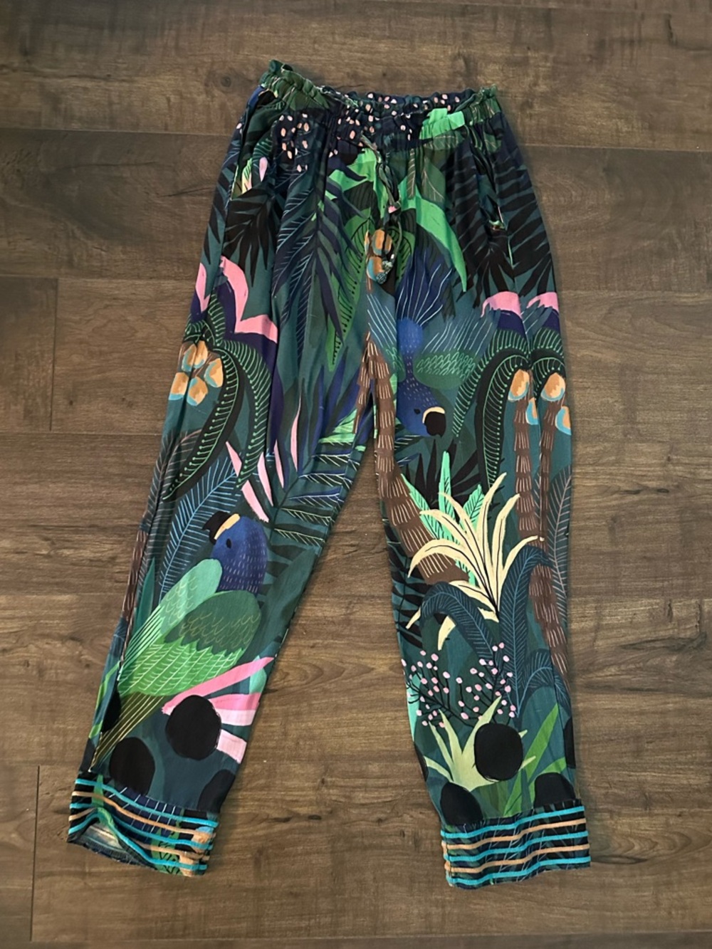 Anthropologie women’s size small Tropical Parrot Print Pants